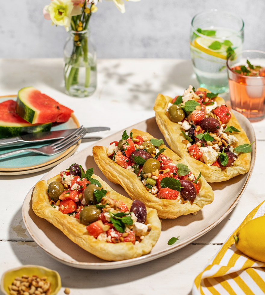Blätterteig-Schiffchen mit Melonen-Feta Salat