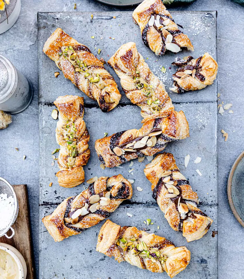 Blätterteigschleifen mit Nussnougat- und Pistaziencreme