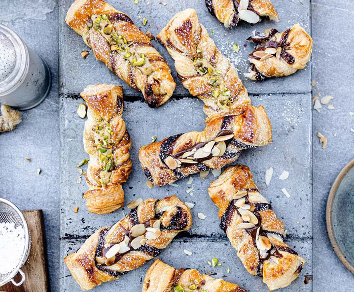 Blätterteigschleifen mit Nussnougat- und Pistaziencreme