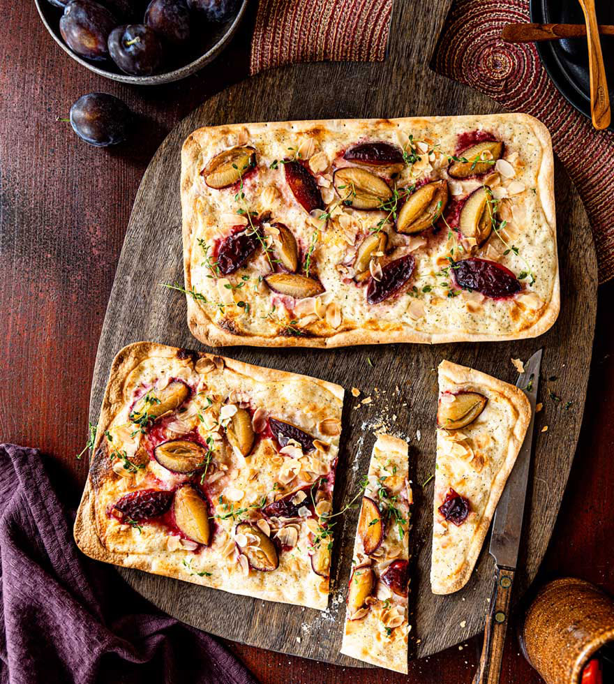 Zwetschken-Flammkuchen