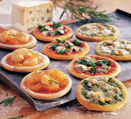 Tante Fanny verschillende soorten mini pizza's maken