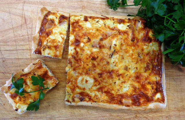 Quiche húsvéti sonkával, tormával és főtt tojással