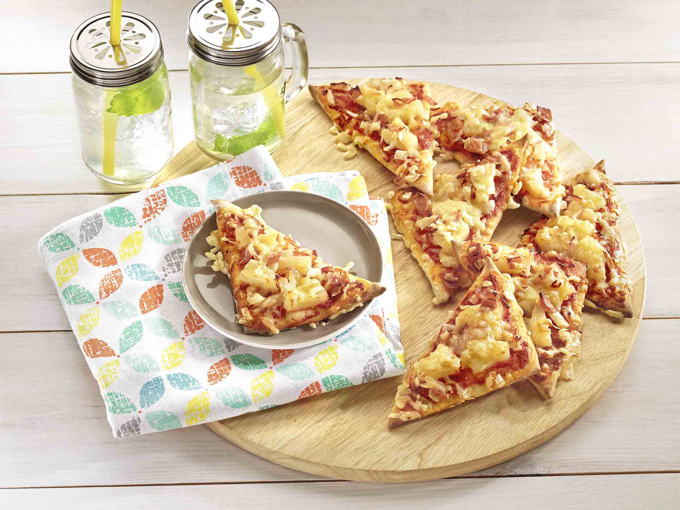 Hawaii pizza háromszögek sonkával és ananásszal