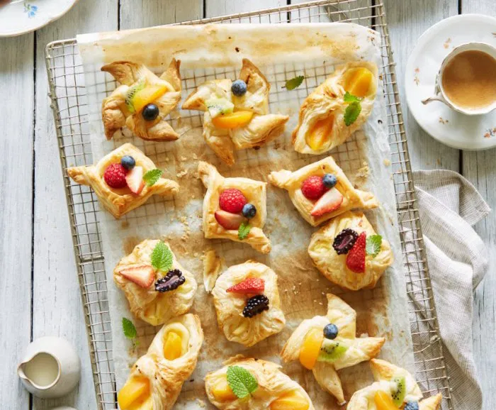 bladerdeeg pakketjes met vers fruit