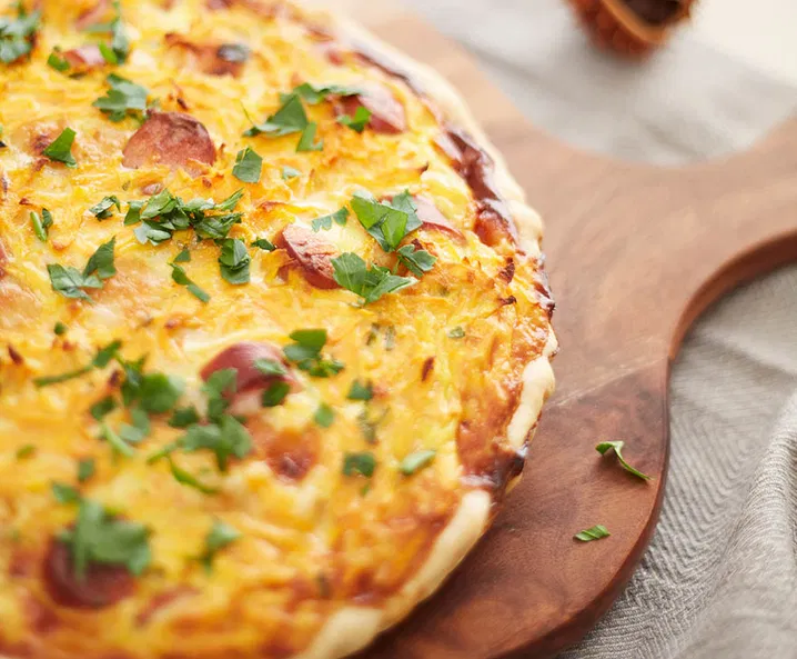 Quiche édesburgonyával és virslivel