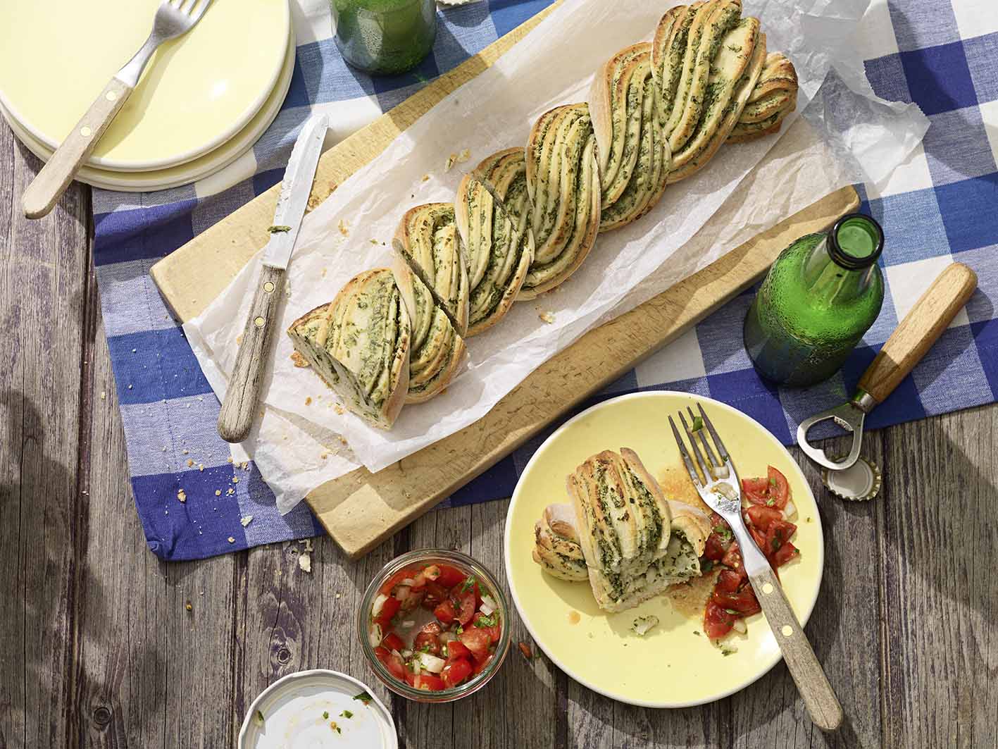 Fűszeres fonat pizzatésztából krémsajttal