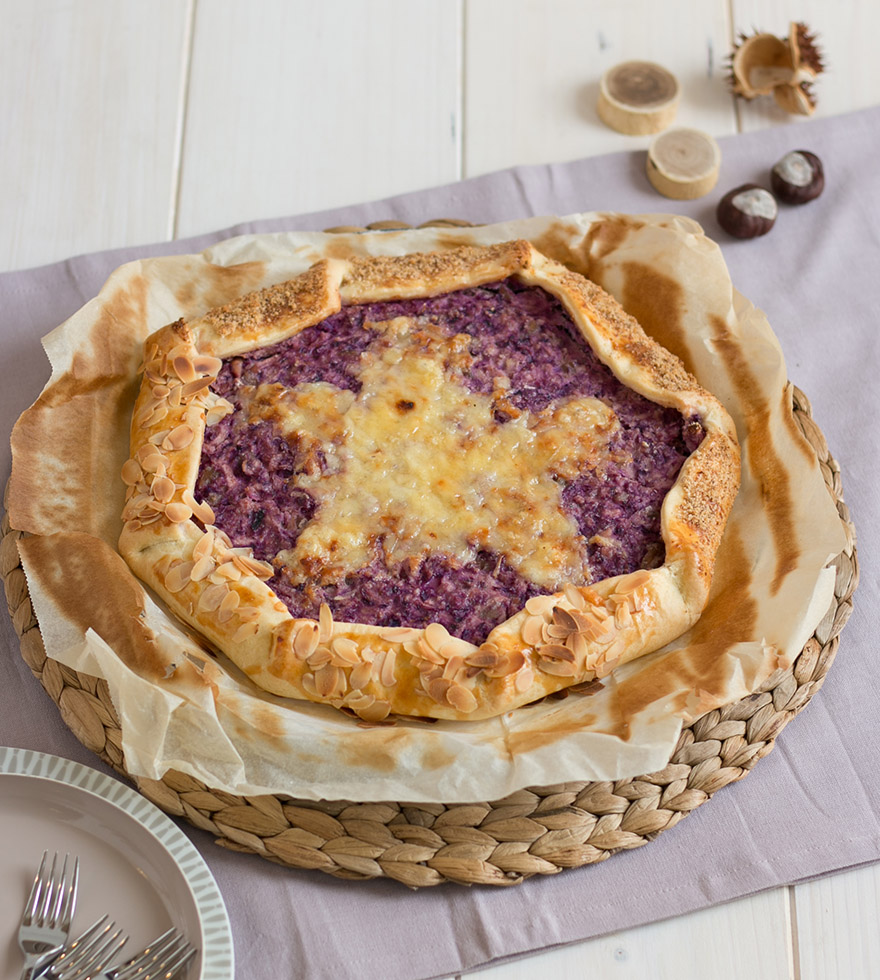 Vöröskáposztás galette almával és kecskesajttal