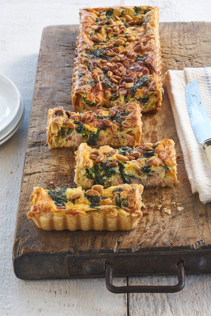 spinazie-zalm-quiche-staand-gesneden