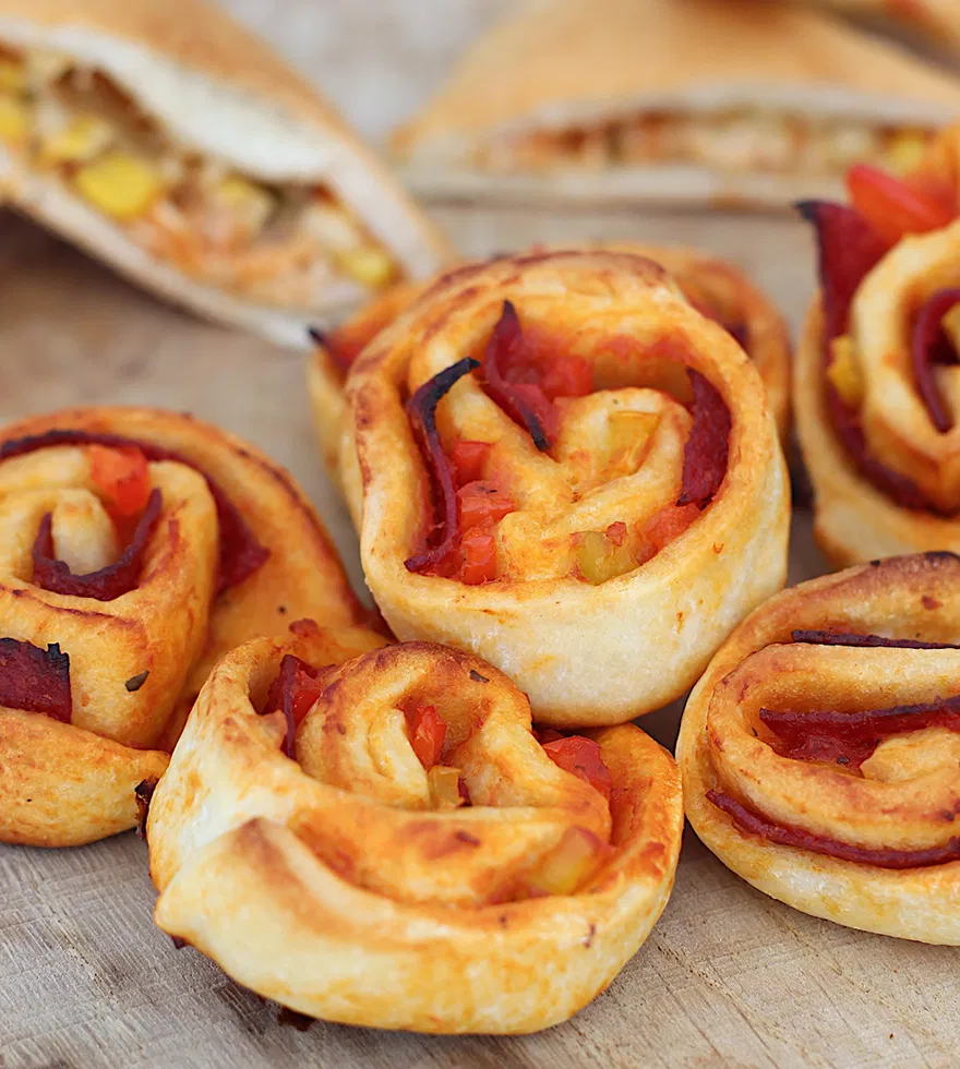 Recept: Pizzarolletjes met salami en paprika