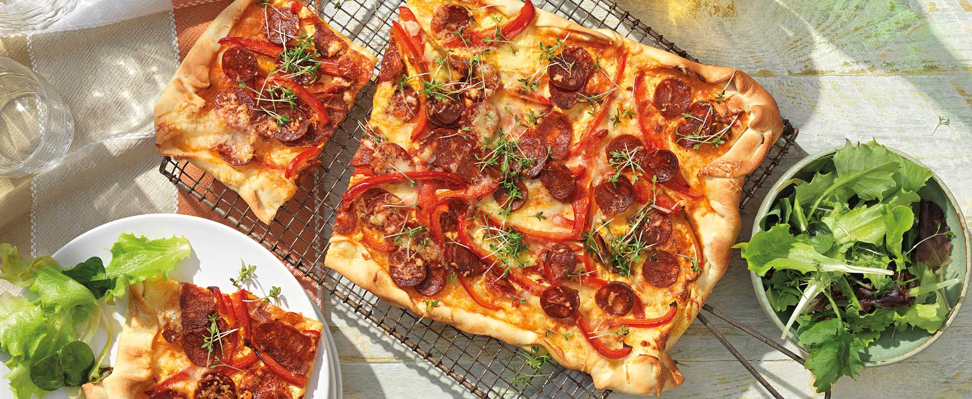 Flammkuchen met chorizo en paprika