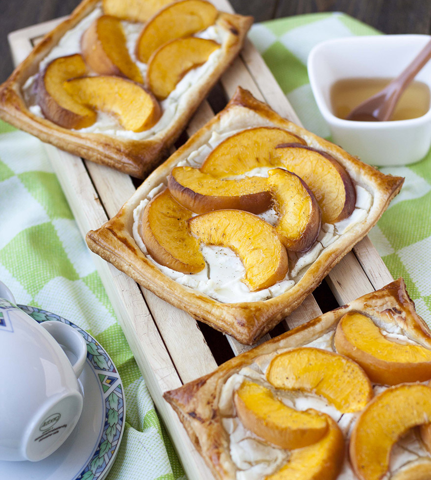 Recept: Perzik geitenkaas bladerdeeghapjes