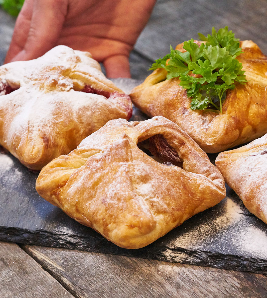 Recept: 4 variaties feestelijk bladerdeeghapjes met geitenkaas - Met bakvideo - Tante Fanny