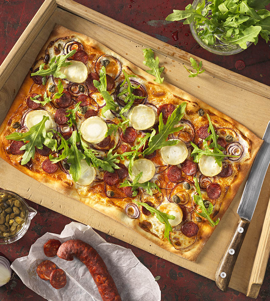 Flammkuchen met chorizo en geitenkaas - Tante Fanny