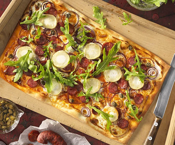 Flammkuchen met chorizo en geitenkaas - Tante Fanny