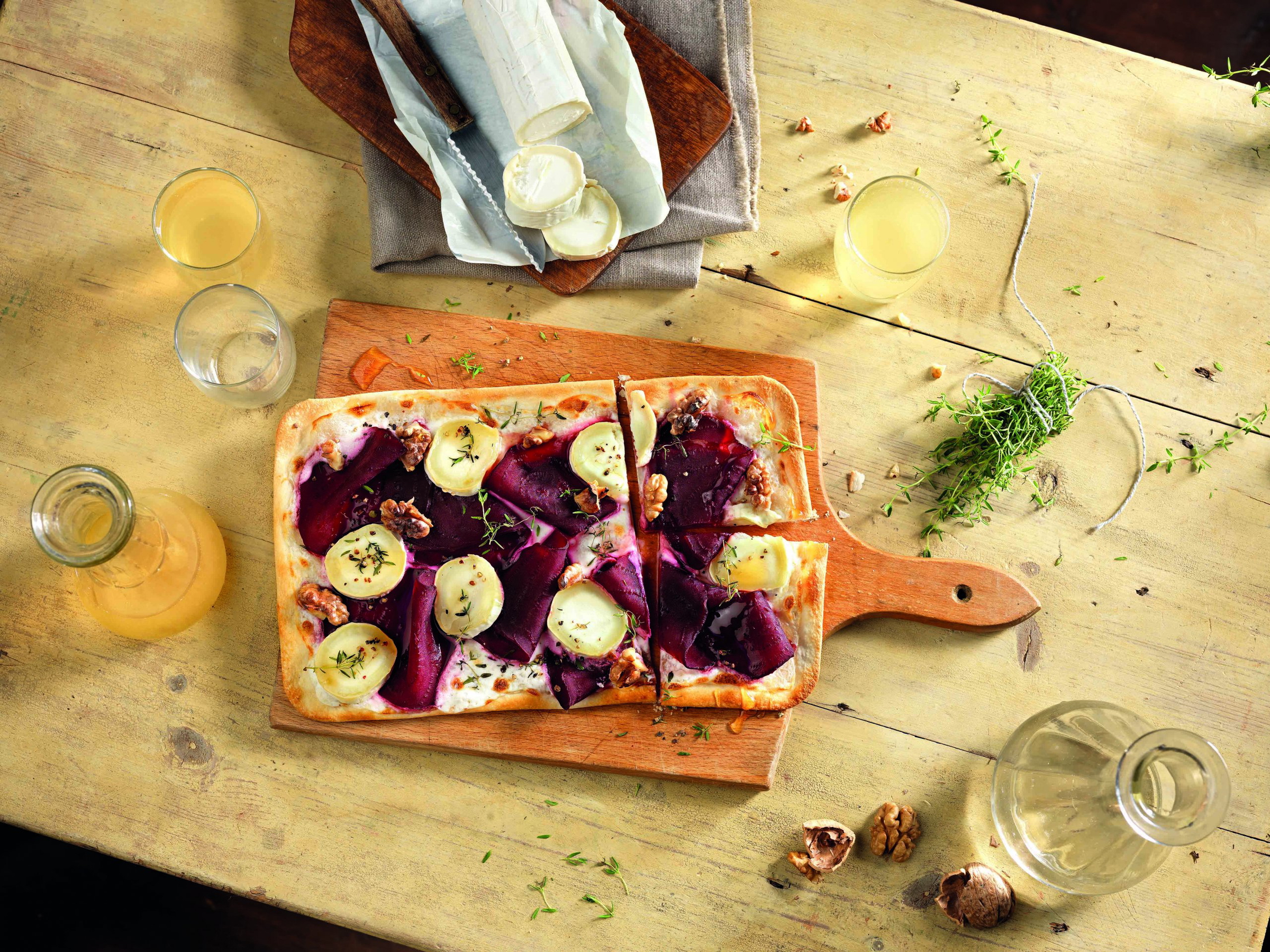 Recept: flammkuchen met rode bieten en geitenkaas - Tante Fanny flammkuchenbodem