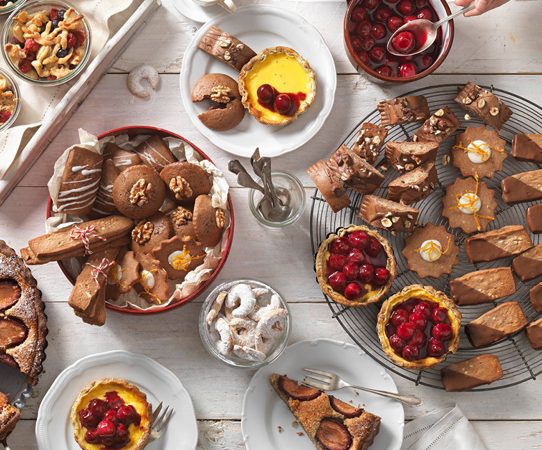 Toetjes geserveerd op tafel