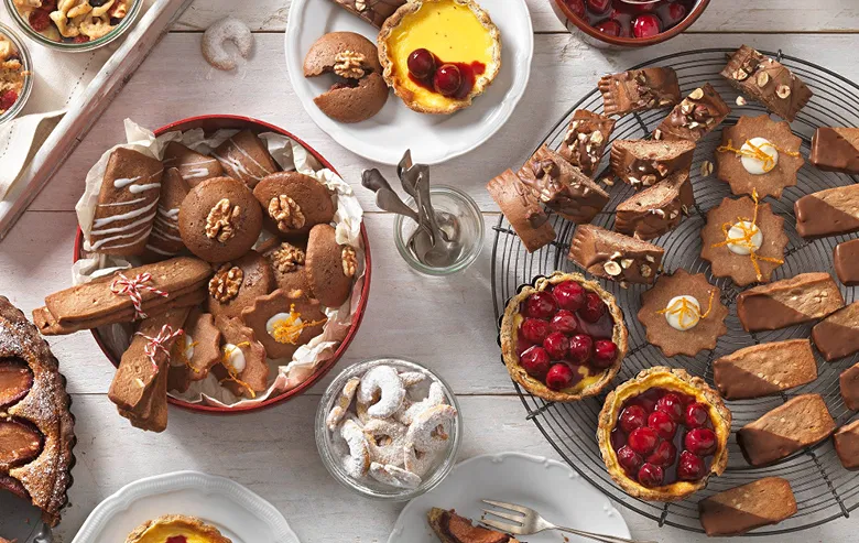 Toetjes geserveerd op tafel