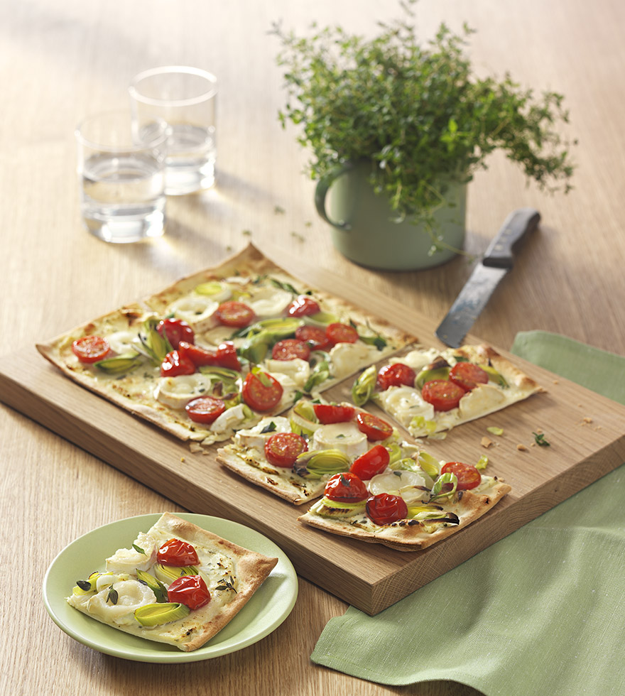 Flammkuchen met tomaat en geitenkaas - Tante Fanny