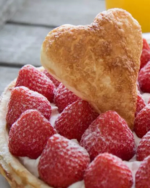 aardbeienschelp van bladerdeeg