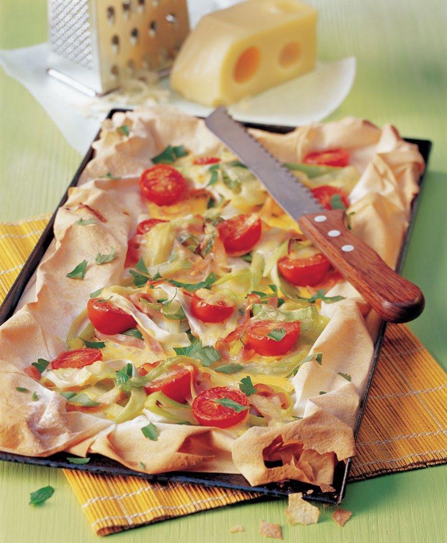 Filodeeg plaattaart met prei, ham en kaas - Tante Fanny vers Filo-& Strudeldeeg