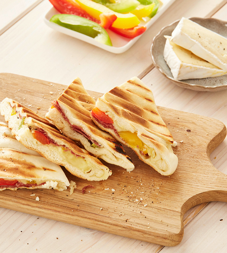 lammkuchen tosti met salami en brie - Tante Fanny flammkuchendeeg