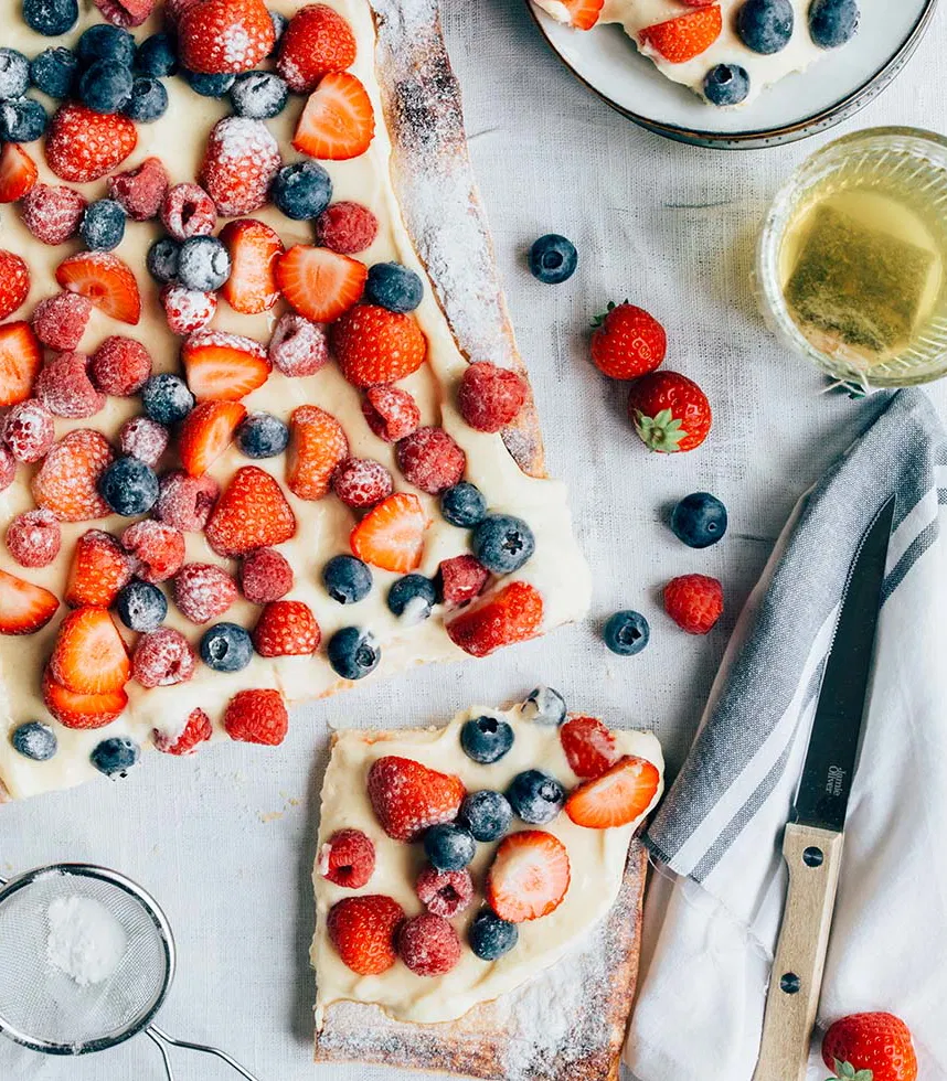 Recept: bladerdeeg plaattaart met rood fruit