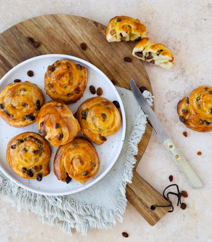 rozijnenbroodjes bakken