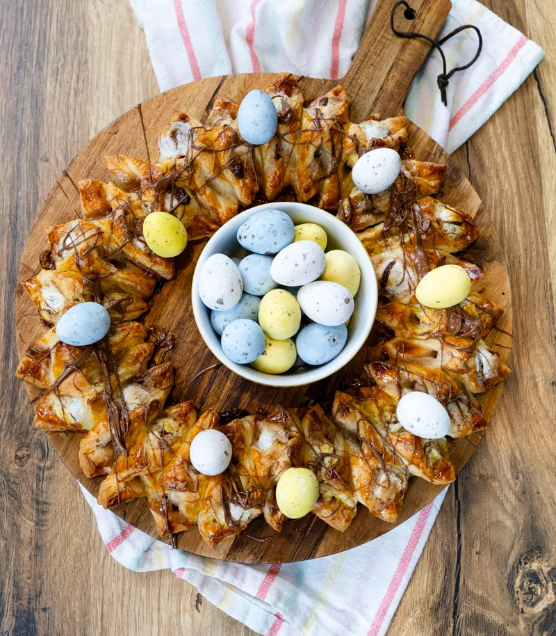 paaskrans met paaseitjes