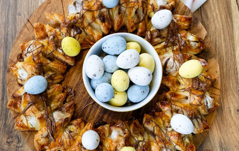 paaskrans met paaseitjes