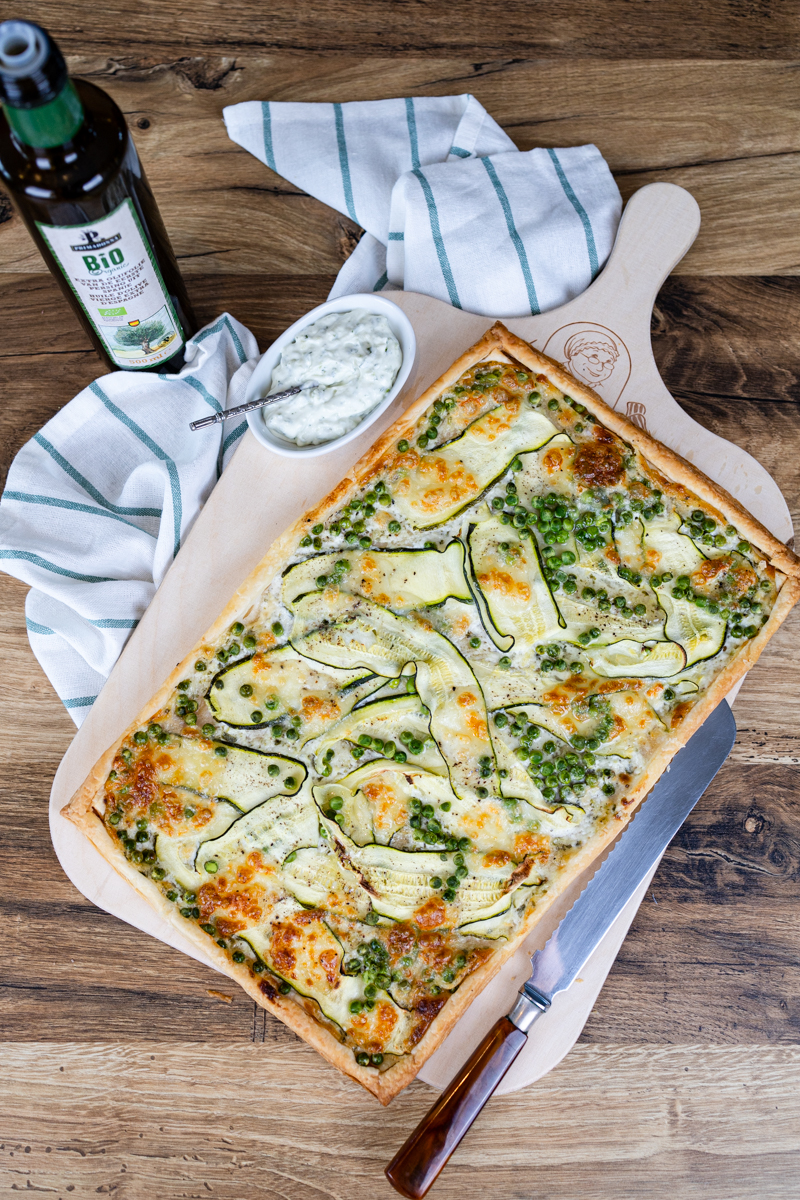 lente plaattaart met courgette en doperwten