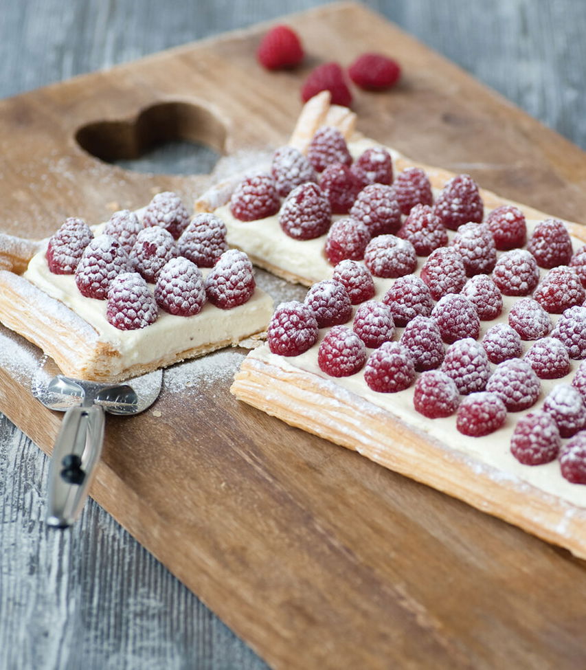 Blätterteigschnitte mit Himbeeren