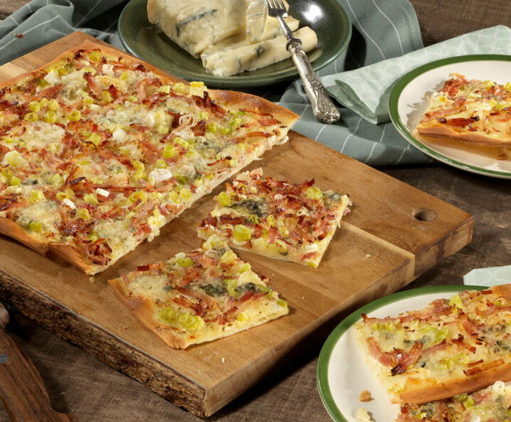 Gorgonzola Flammkuchen mit Speck