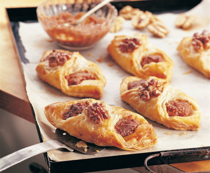 Nussspangen aus Plunderteig