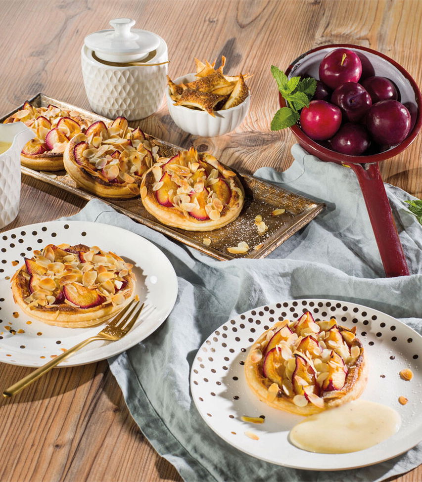 Plunderteigtaler mit Pflaumen und Marzipan