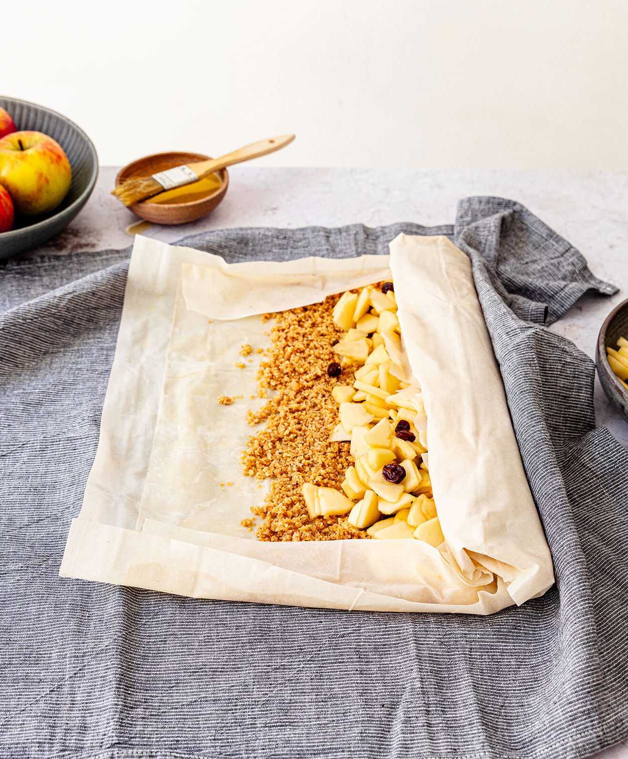 Apfelstrudel aus Tante Fanny Gezogener Strudelteig