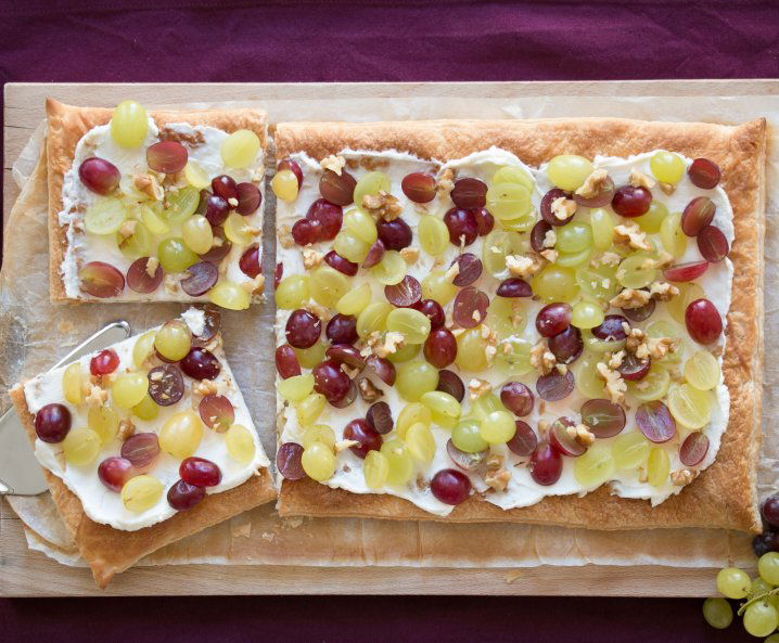 Knusprige Blätterteig-Trauben-Schnitte