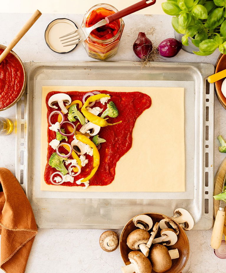Tante Fanny Vers Pizzadeeg met tomatensaus en groenten