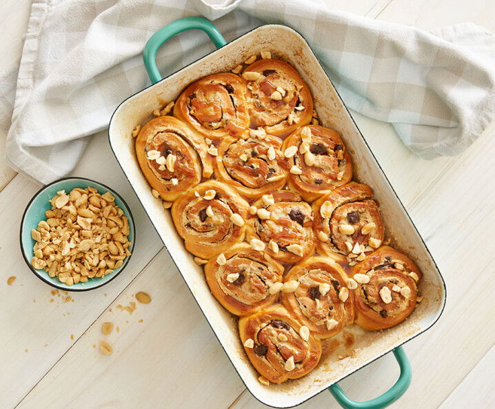Hefeschnecken mit Erdnussbutter & Karamell