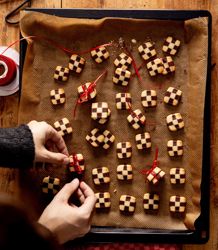 Schwarz-Weiss-Geschenkpäckchen