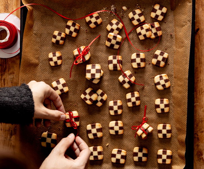 Schwarz-Weiss-Geschenkpäckchen