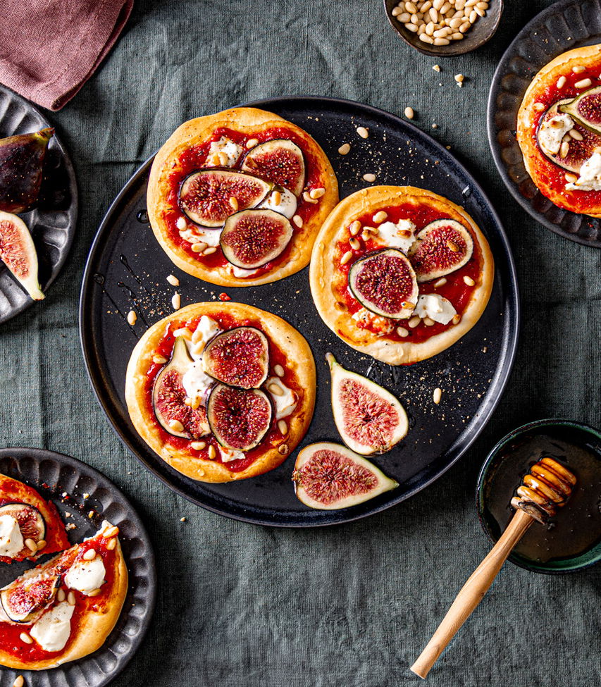Snack-Pizzen mit Feigen und Ziegenfrischkäse
