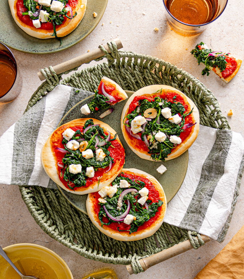 Snack-Pizzen mit Spinat und Feta