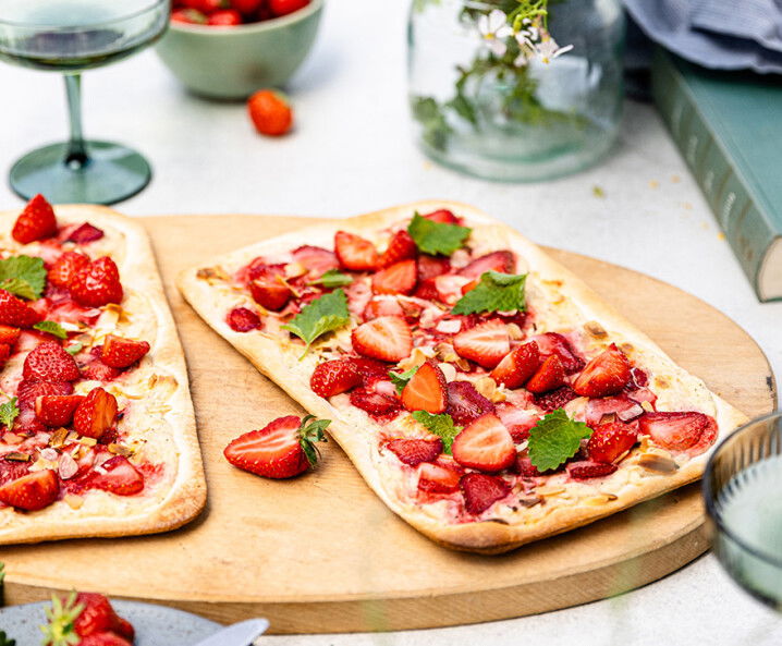 Süßer Flammkuchen mit Erdbeeren