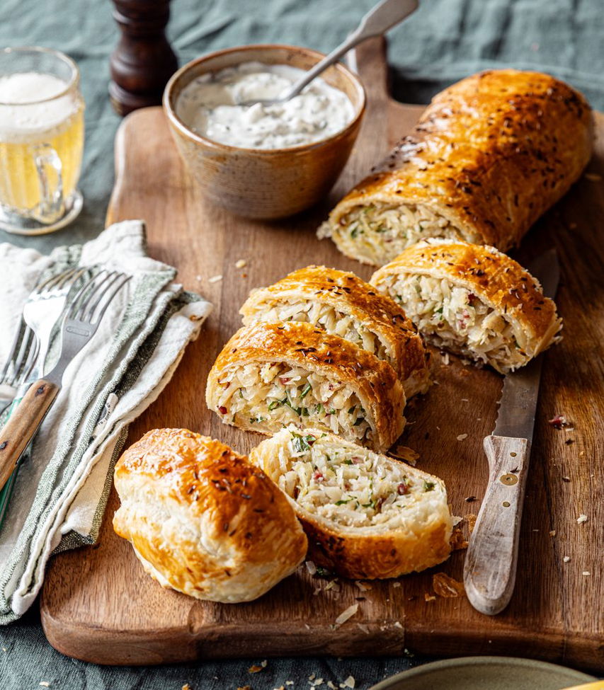 Blätterteig-Krautstrudel mit Speck