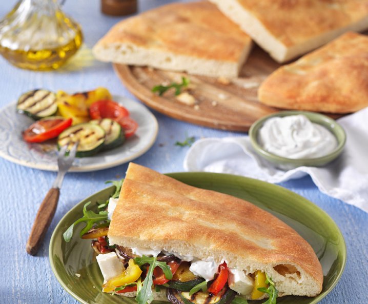 Gefülltes Ofenbrot mit Grillgemüse