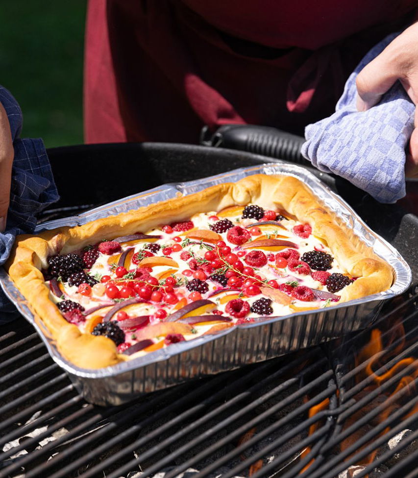 Hefekuchen mit sommerlichem Obst