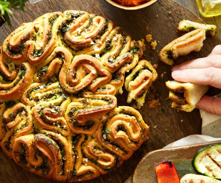 Knoblauch-Zupfbrot-mit-Kräutern