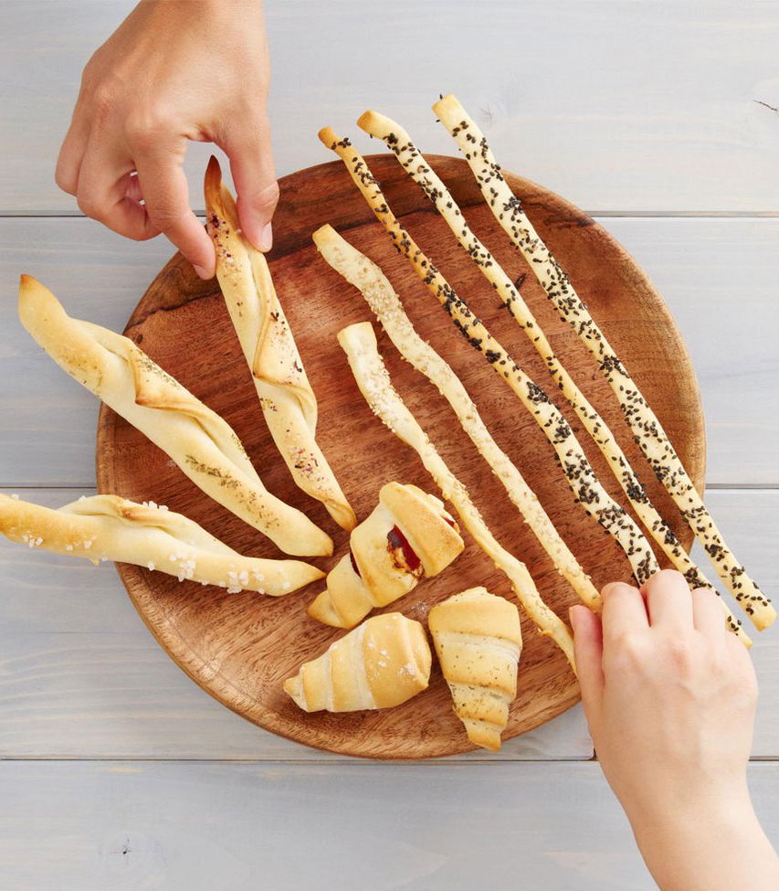 Schnelle Kräuter- & Salzstangerl aus Pizzateig