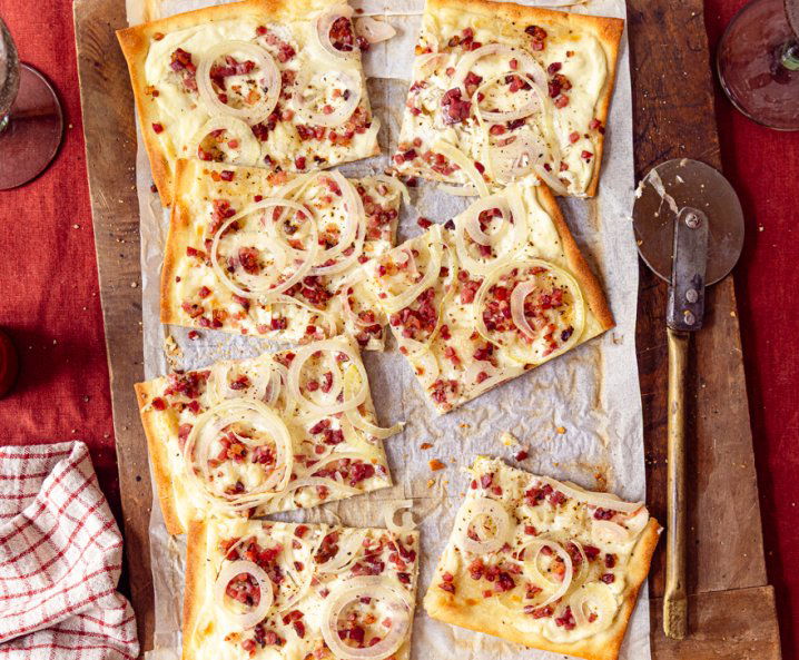 Original Elsässer Flammkuchen mit Speck und Zwiebel