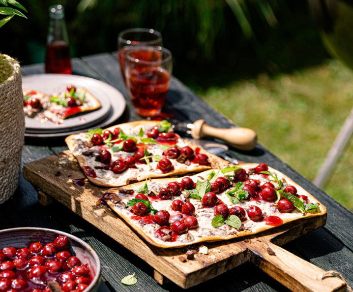Schoko-Kirsch Flammkuchen